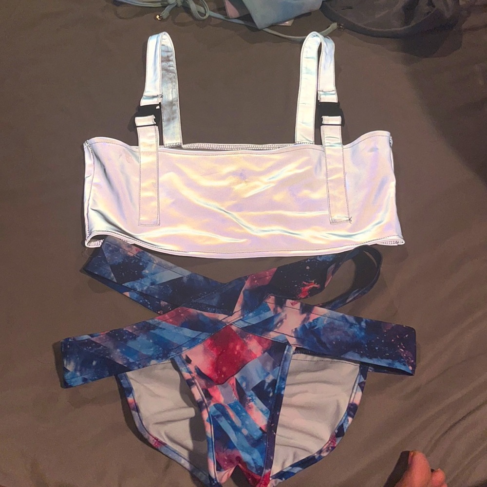 Reflective galaxy rave set